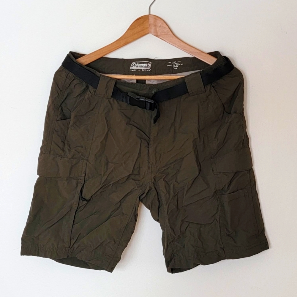 Dark green Colman cargo shorts with stretchy waist